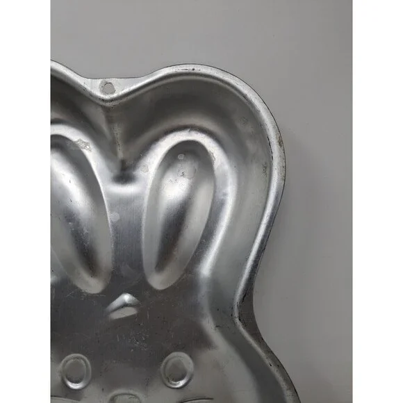 Wilton Easter Spring Bunny Rabbit Face Cake Pan #2105-2074 - Picture 7 of 7